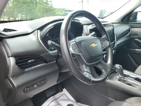 Used 2020 Chevrolet Traverse LT FWD image 20