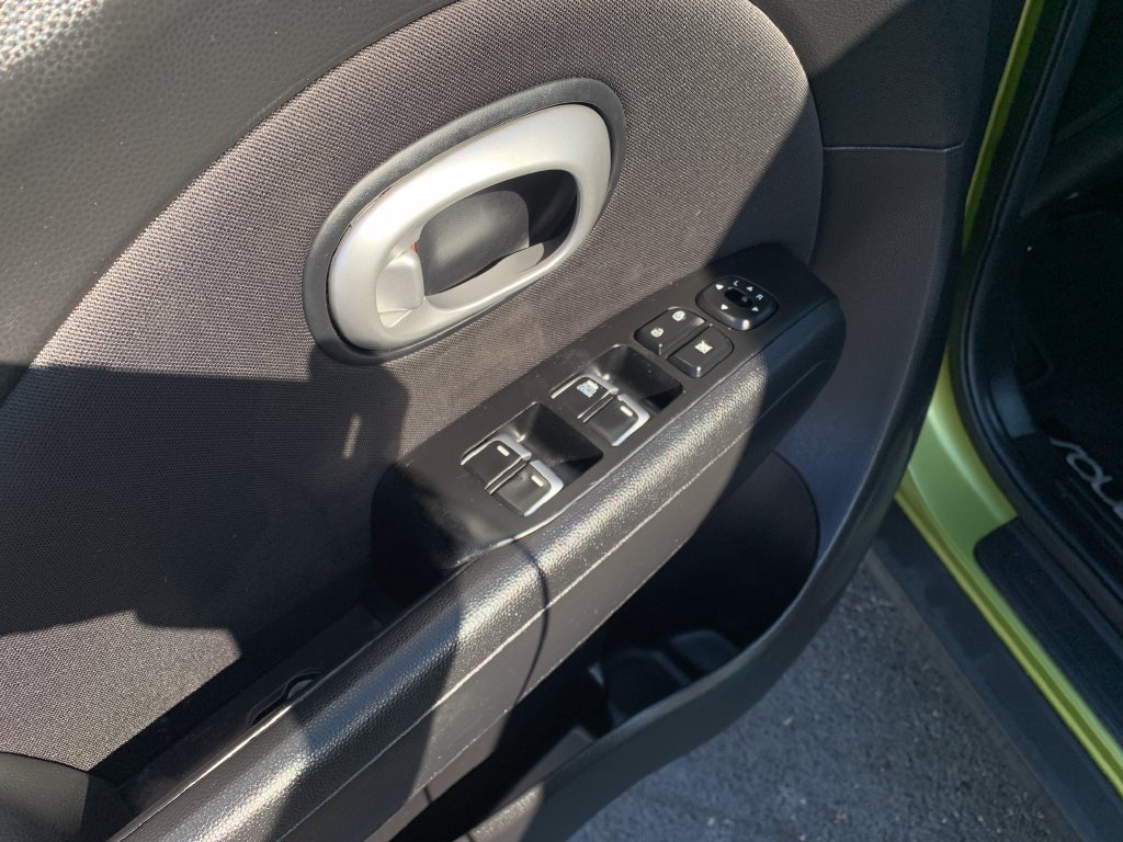 Used 2018 Kia Soul FWD image 19