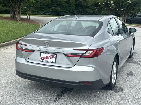 Used 2025 Toyota Camry LE FWD image 5