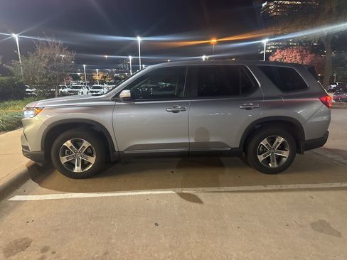 Used 2023 Honda Pilot EX-L image 6