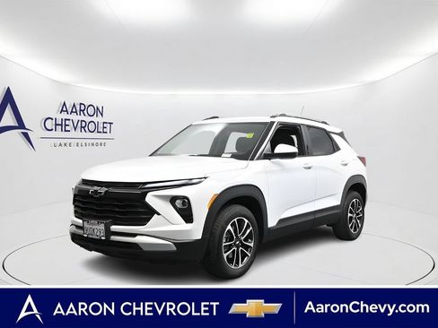 Used 2025 Chevrolet TrailBlazer LT w/ Convenience Package AWD/4WD image 1