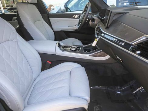 Certified 2025 BMW X7 xDrive40i w/ M Sport Package AWD/4WD image 13