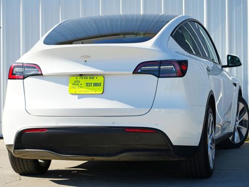 Used 2021 Tesla Model Y Long Range image 5