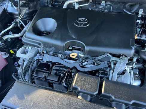 Used 2020 Toyota RAV4 XLE image 33