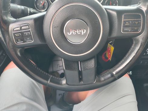 Used 2015 Jeep Wrangler Unlimited Rubicon w/ Connectivity Group AWD/4WD image 23