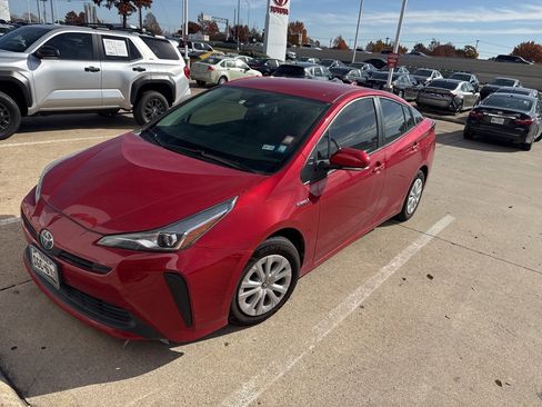 Used 2022 Toyota Prius L Eco image 1