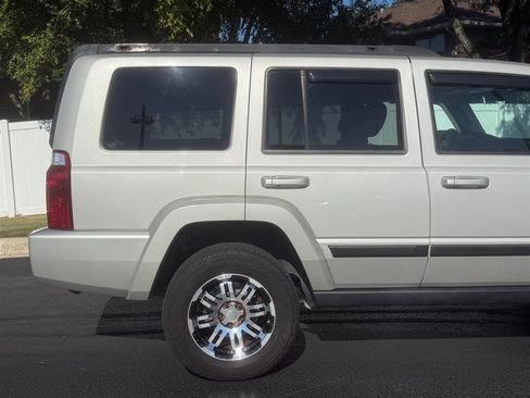 Used 2008 Jeep Commander Sport AWD/4WD image 29