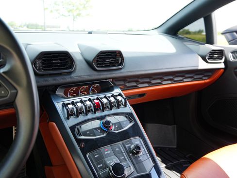 Used 2019 Lamborghini Huracan LP 580-2 RWD image 17