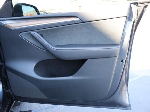 Used 2023 Tesla Model Y Performance image 12