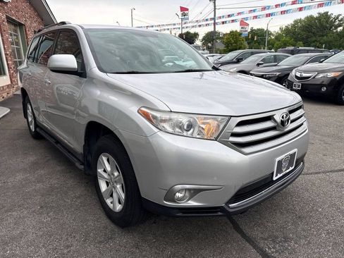 Used 2013 Toyota Highlander Plus AWD/4WD image 3
