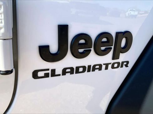 Used 2020 Jeep Gladiator Sport w/ Quick Order Package 24S image 33
