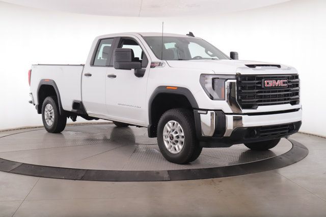 Used 2025 GMC Sierra 2500 Pro AWD/4WD image 2