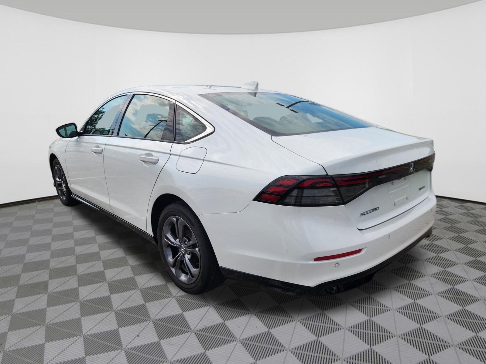 Certified 2024 Honda Accord EX-L image 3