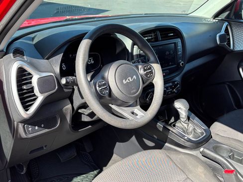 Used 2024 Kia Soul LX FWD image 13