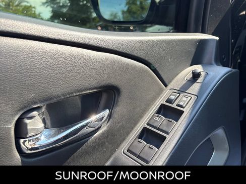 Used 2025 Nissan Frontier SL RWD image 12