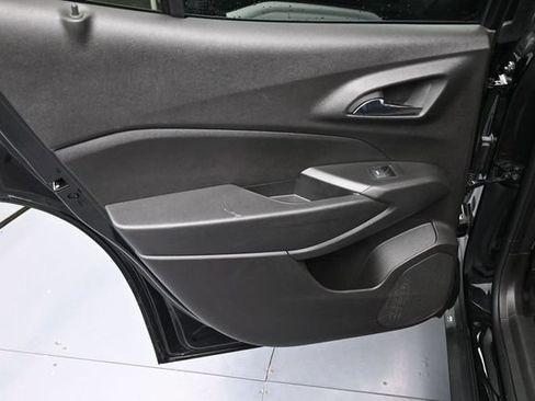 Used 2025 Chevrolet Trax LT w/ LT Convenience Package FWD image 27