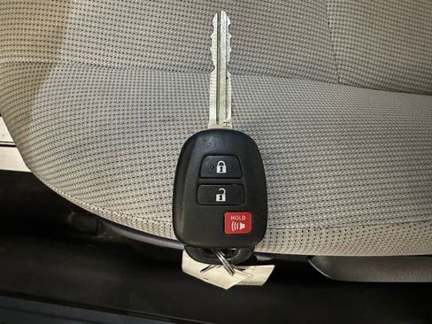 Used 2022 Toyota Corolla Cross L AWD/4WD image 17