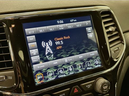 Used 2022 Jeep Grand Cherokee Laredo X AWD/4WD image 21