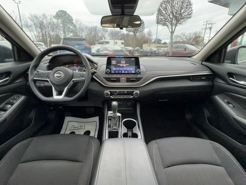 Used 2024 Nissan Altima 2.5 SV image 17