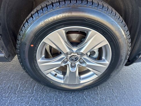 Used 2024 Toyota RAV4 XLE image 22