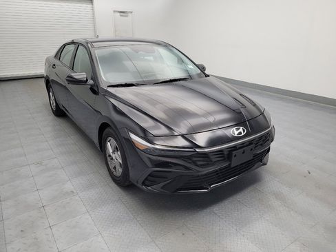 Used 2025 Hyundai Elantra SE w/ Cargo Package FWD image 13