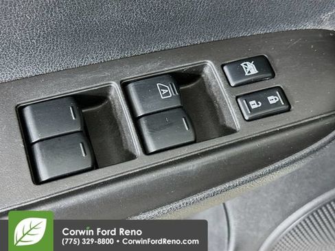 Used 2016 Nissan Versa Note SV FWD image 17