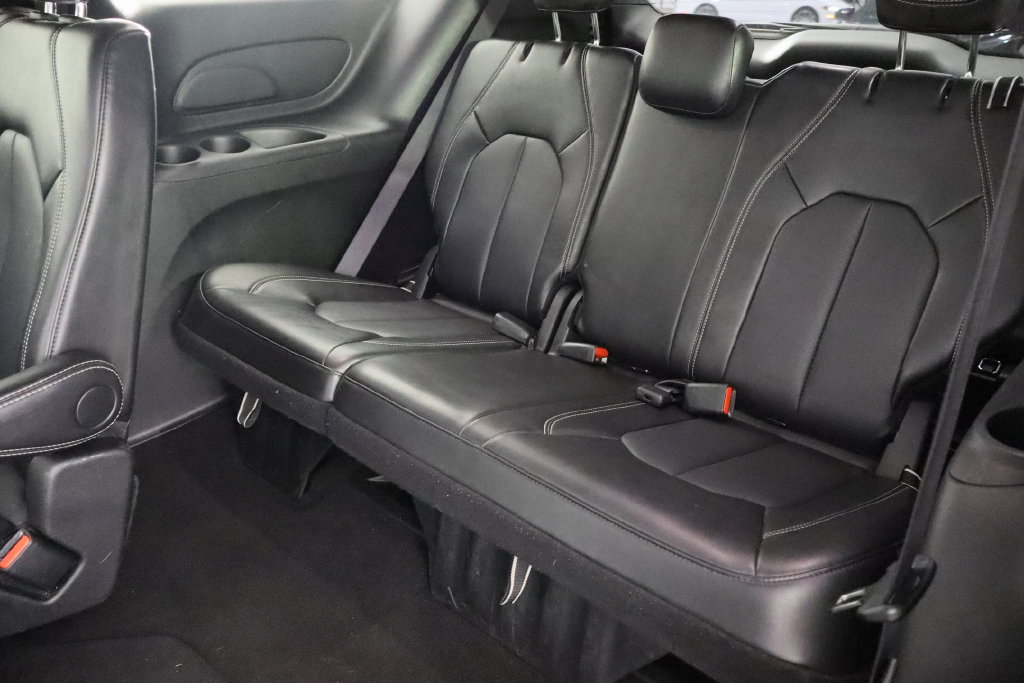 Used 2025 Chrysler Pacifica Select FWD image 17