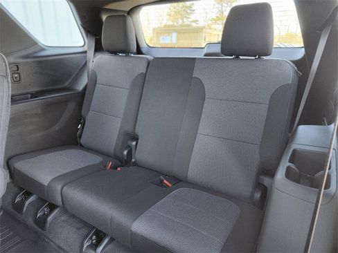 Used 2023 Chevrolet Traverse LT image 16