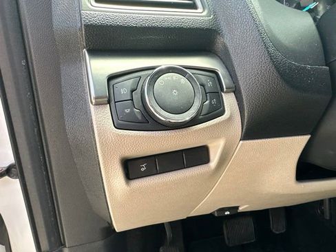 Used 2018 Ford Explorer XLT w/ Equipment Group 202A FWD image 6