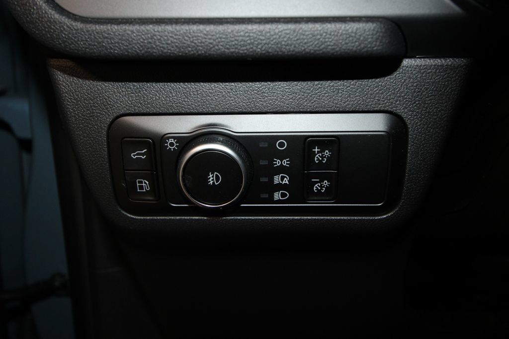 Used 2025 Ford Escape SE w/ PHEV Premium Package FWD image 10