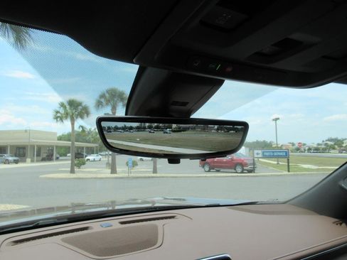 Used 2022 Chevrolet Suburban High Country image 25