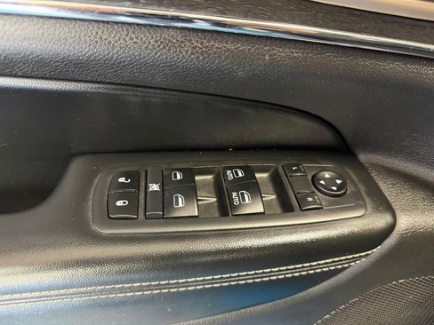 Used 2017 Jeep Grand Cherokee Limited w/ Luxury Group II image 13