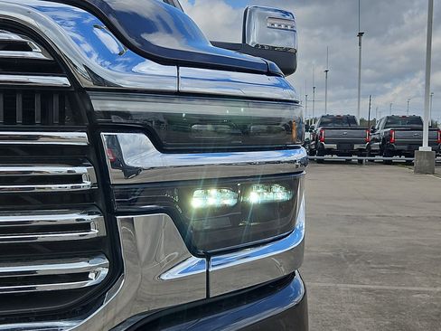 Used 2025 RAM 2500 Laramie image 10