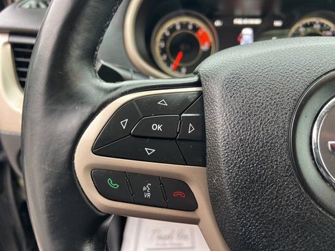 Used 2017 Jeep Cherokee Limited image 25