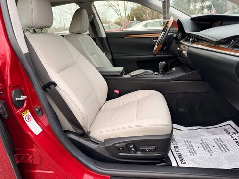 Used 2013 Lexus ES 300h image 17
