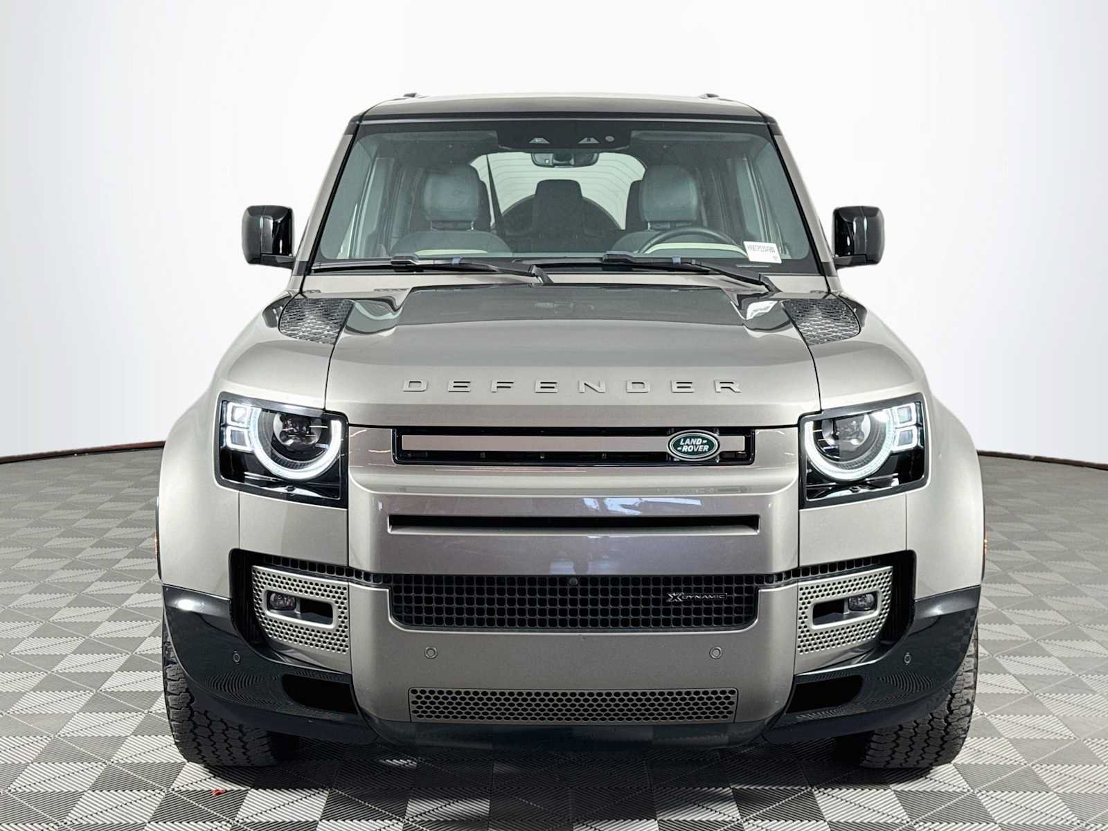 Used 2023 Land Rover Defender 130 X-Dynamic SE AWD/4WD image 2