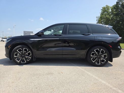 Used 2025 Lincoln Nautilus Reserve AWD/4WD image 6