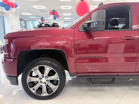 Used 2018 Chevrolet Silverado 1500 LT w/ All Star Edition AWD/4WD image 6