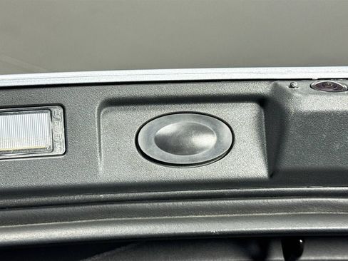 Used 2025 Rivian R1S Adventure image 32