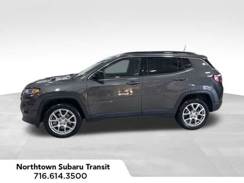 Used 2023 Jeep Compass Latitude AWD/4WD image 2