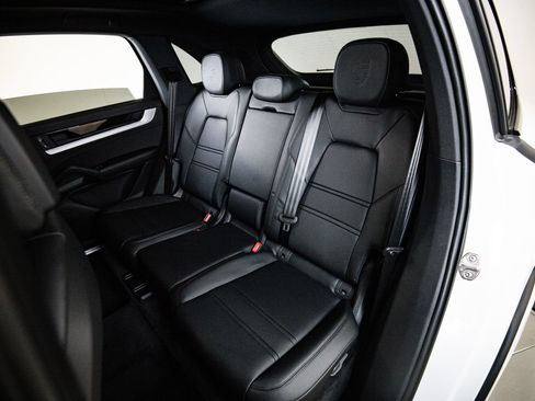 Used 2026 Porsche Cayenne E-Hybrid AWD/4WD image 23