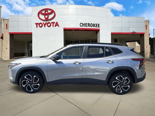 Used 2025 Chevrolet Trax RS w/ Sunroof Package FWD image 8