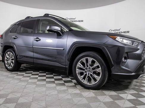 Used 2019 Toyota RAV4 Limited image 3