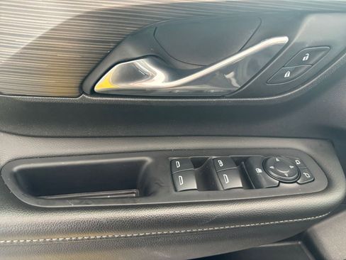 Used 2024 GMC Terrain SLE FWD image 18