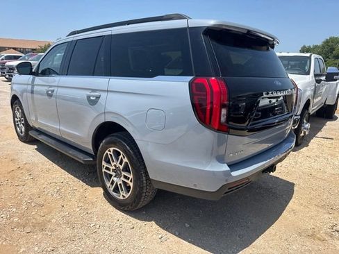 Used 2025 Ford Expedition Active AWD/4WD image 4