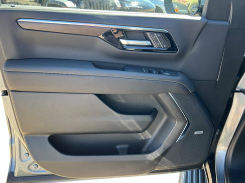 New 2026 Chevrolet Suburban Premier image 15