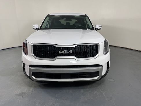 Used 2024 Kia Telluride LX image 2