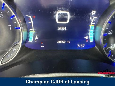 Used 2022 Chrysler Pacifica Touring-L FWD image 23