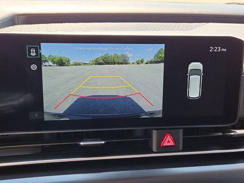 Used 2025 Kia Carnival FWD image 24