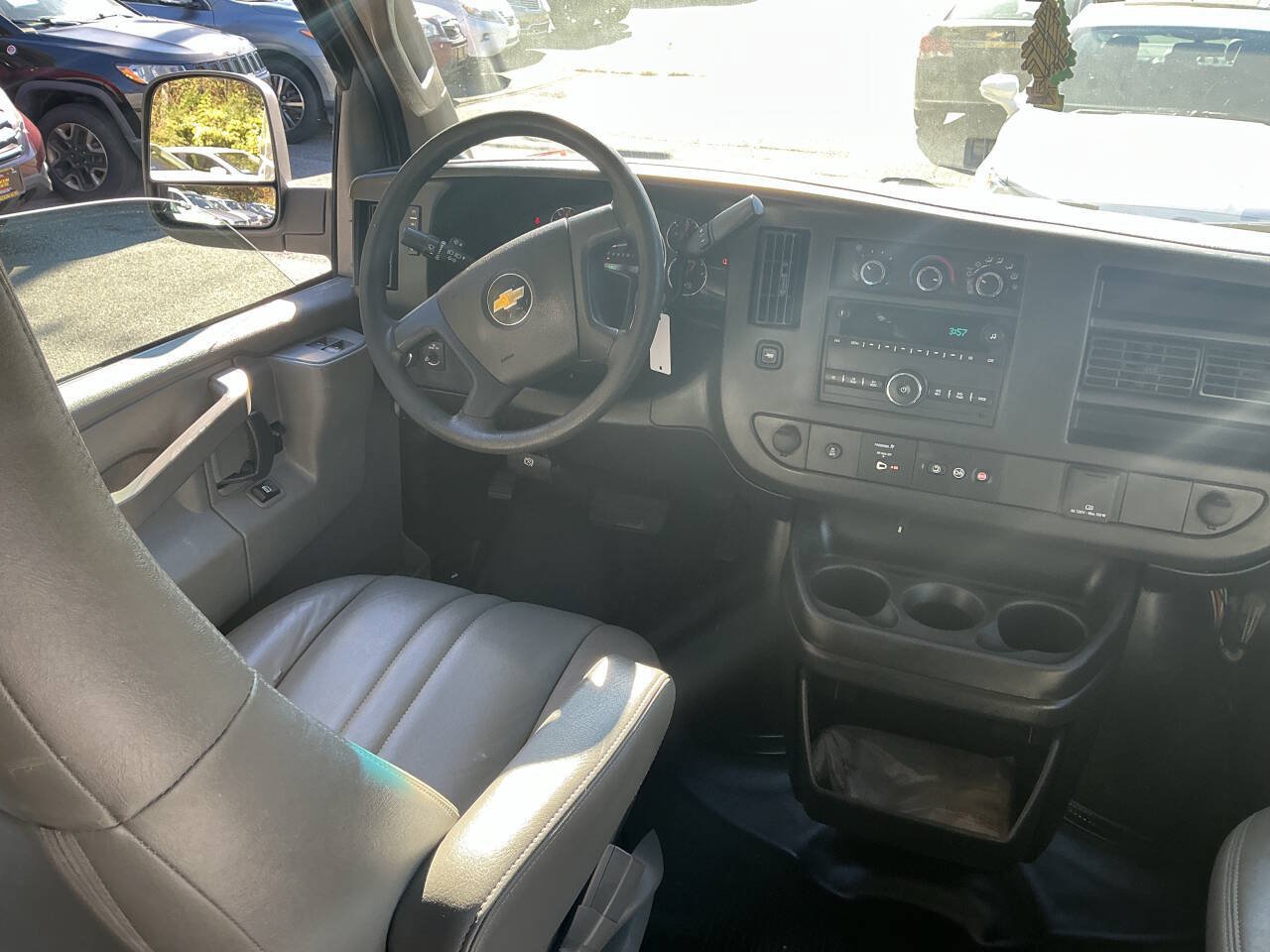 Used 2018 Chevrolet Express 2500 Extended RWD image 10